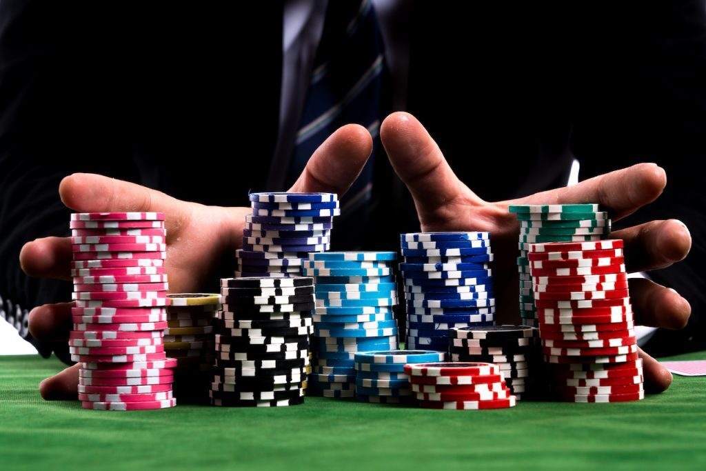 Chơi Poker IWIN - Bí Mật Thắng Lớn và Kinh Nghiệm Từ Cao Thủ